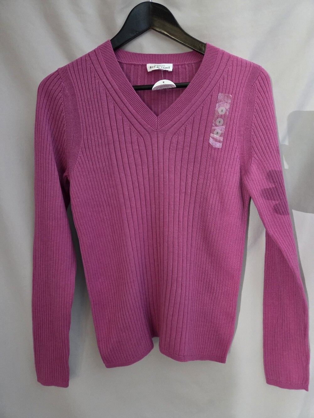 Northern Reflections Ribbed V-Neck Sweater in Rose Pink